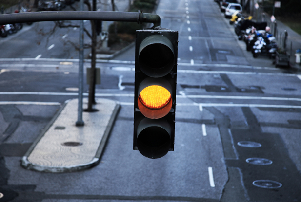 Yellow Light and Left Hand Turn Accidents – Who’s At Fault?